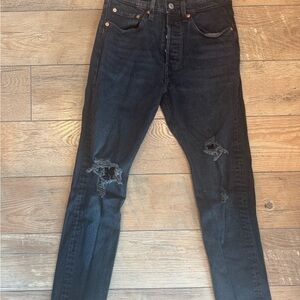 Levi black Distressed women’s  jean